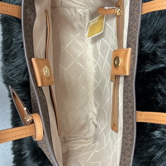 Michael Kors - Picture 2 of 9